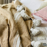 POM POM BLANKET BEIGE & WHITE STRIPES