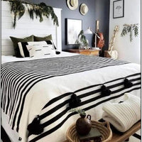 POM POM BLANKET BLACK & WHITE