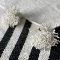 POM POM BLANKET BLACK & WHITE