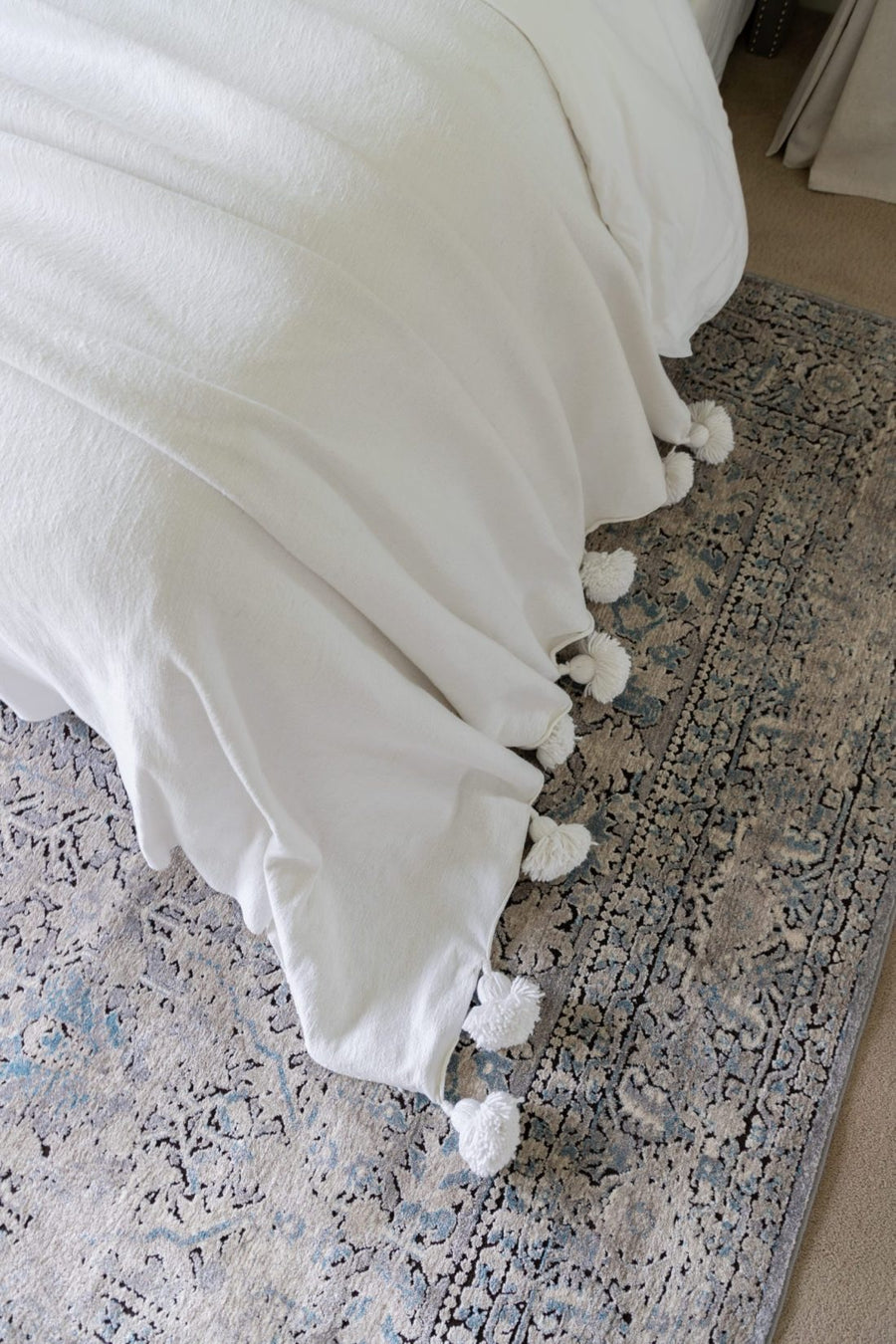 POM POM BLANKET/THROW WHITE