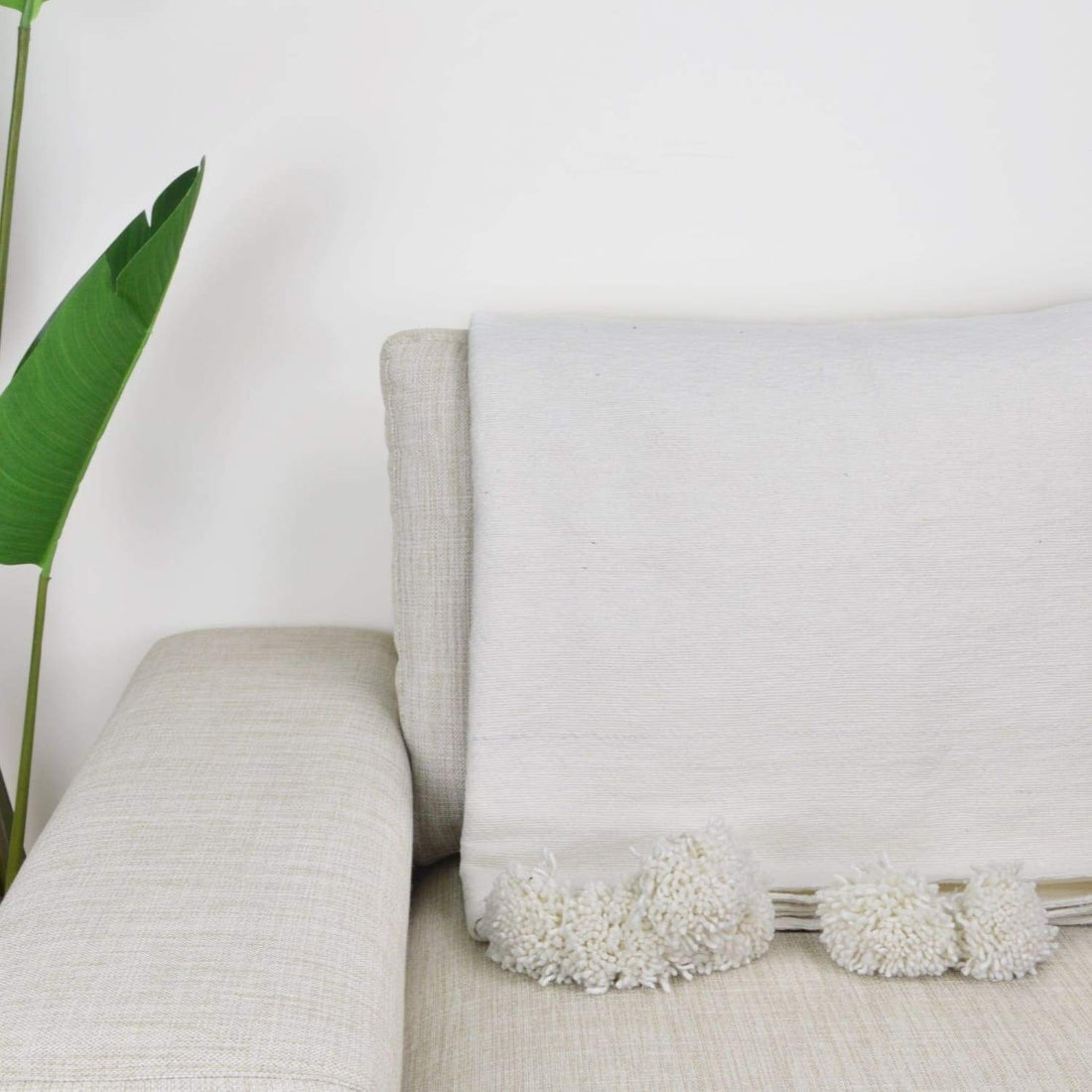 POM POM BLANKET/THROW WHITE