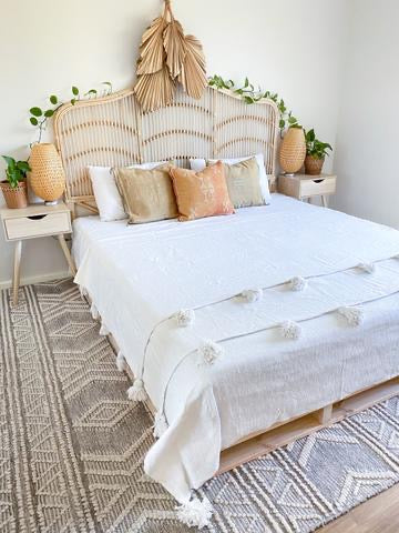 POM POM BLANKET/THROW WHITE