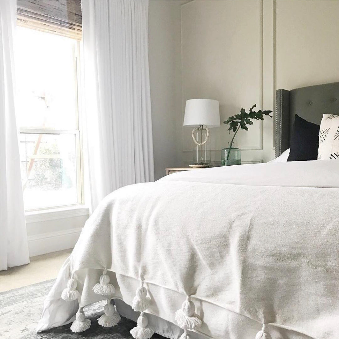 POM POM BLANKET/THROW WHITE