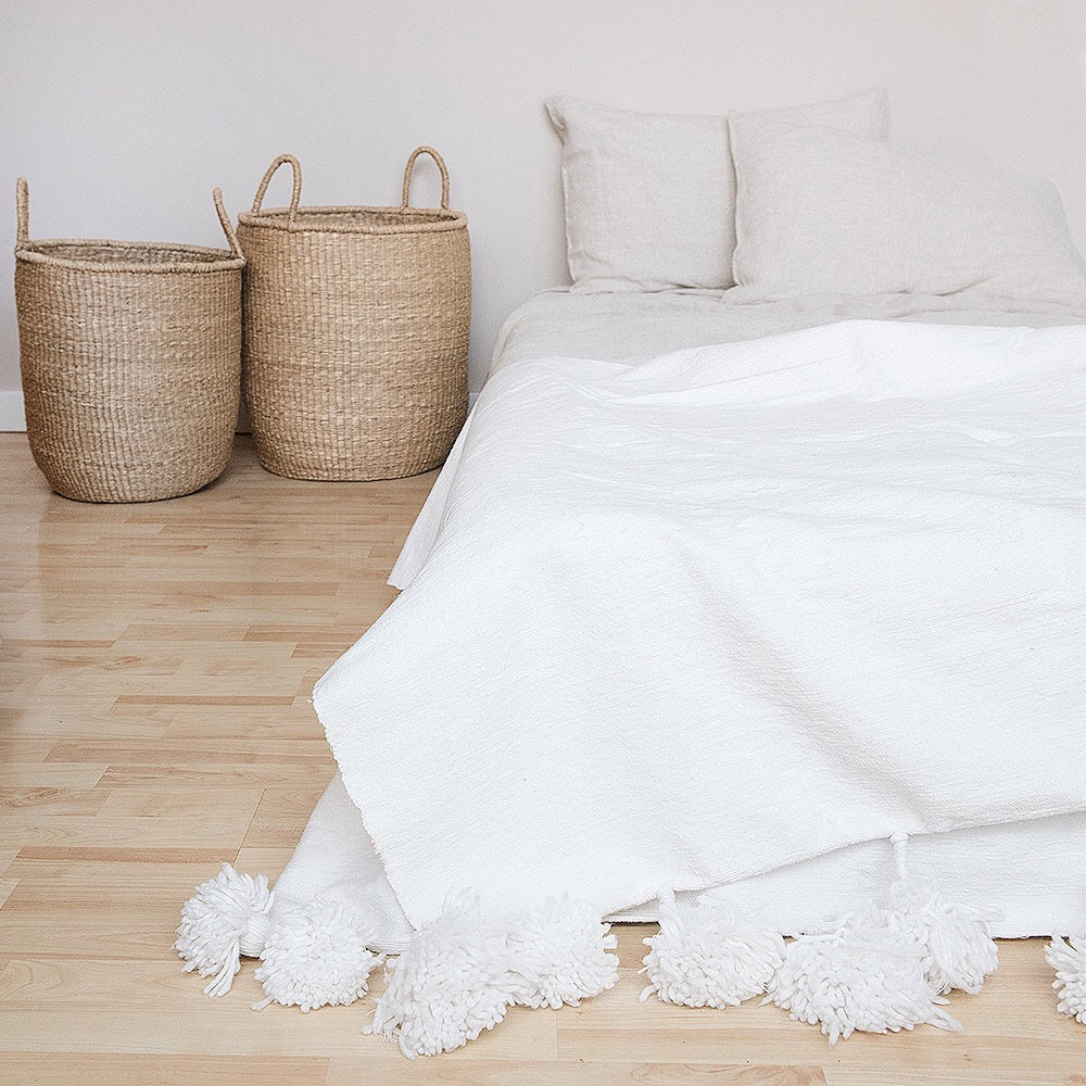 POM POM BLANKET/THROW WHITE