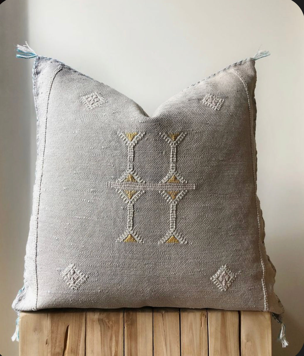 SABRA CACTUS SILK CUSHION GREY WITH PINK