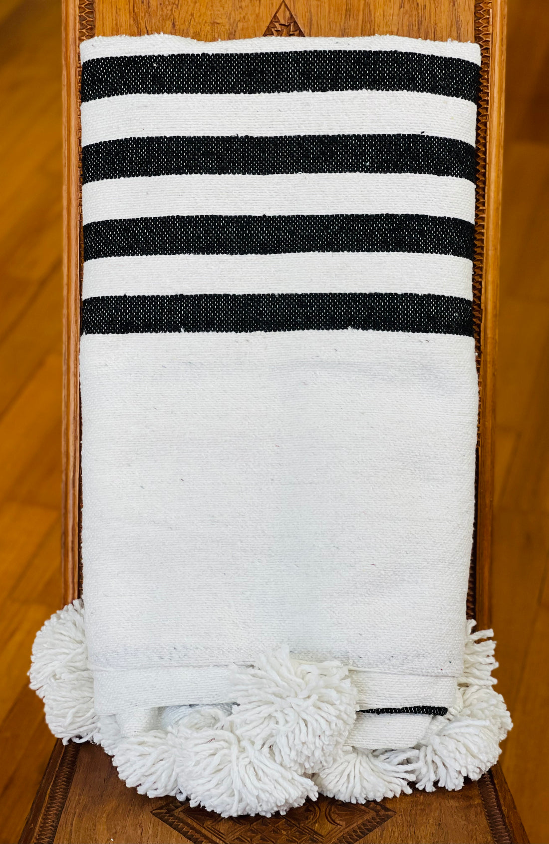 POM POM BLANKET BLACK & WHITE