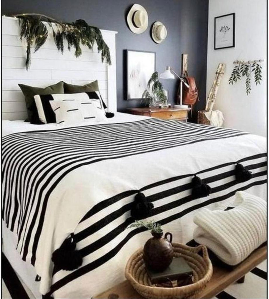 POM POM BLANKET BLACK & WHITE