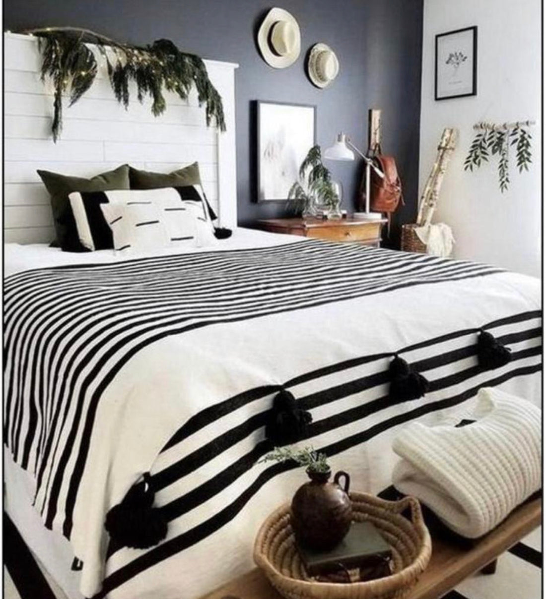 BERBER POM POM BLANKET BLACK & WHITE