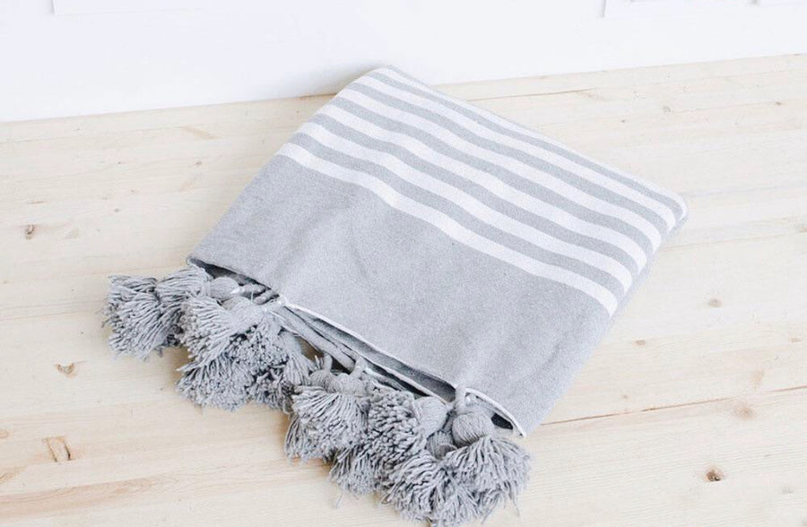 POM POM BLANKET GREY & WHITE